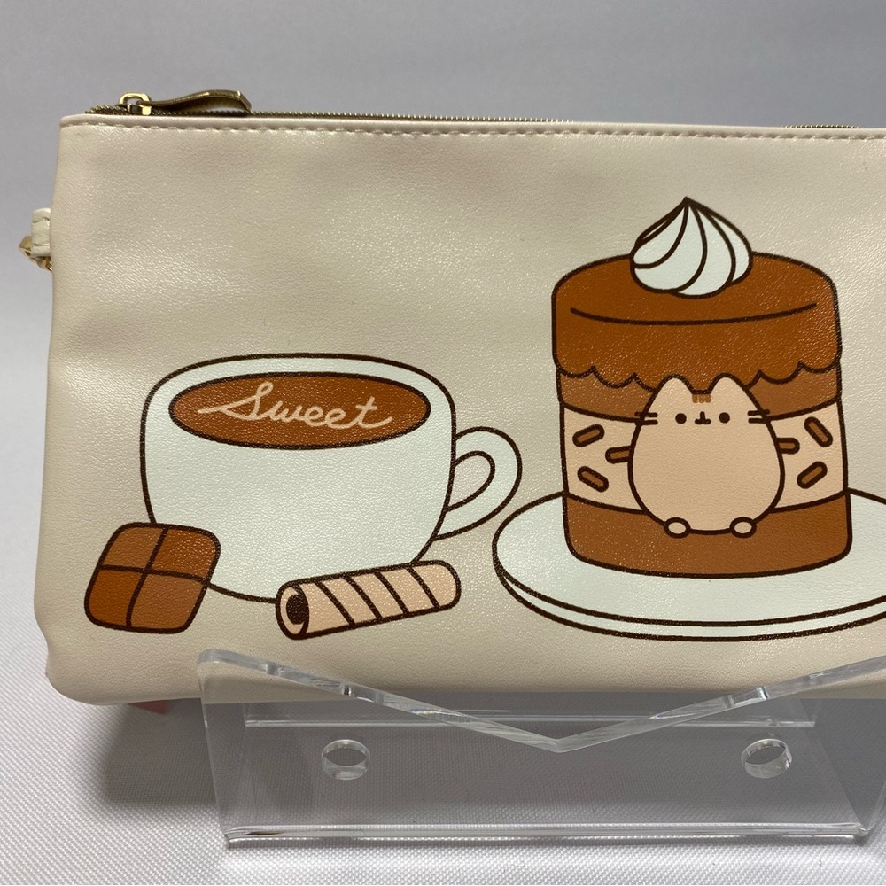 Pusheen Cream and Brown Dessert Print Wristlet